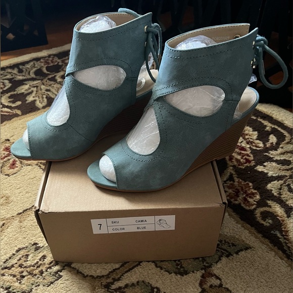 Journee Collection Camia Blue Wedges Size 7 New In Box - Picture 5 of 16